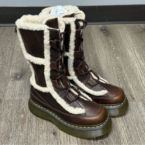 Dr. Martens Buzz Lace Warm Lined Boots - Picture 4 of 9